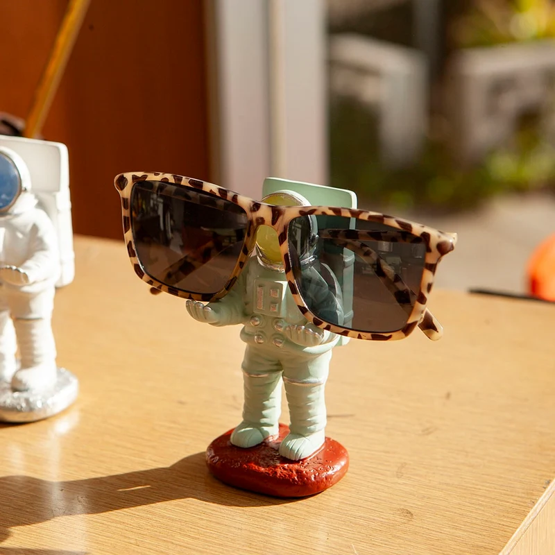 Astronaut Glasses Holder