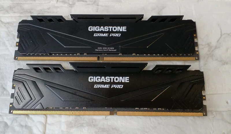 GIGASTONE Memory: DDR4 16GB×2