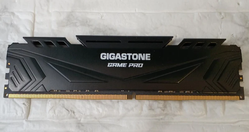 GIGASTONE Memory: DDR4 16GB×2