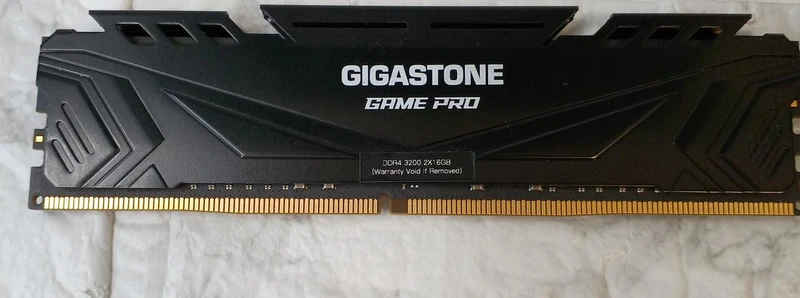 GIGASTONE Memory: DDR4 16GB×2