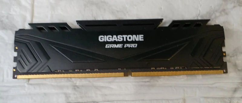 GIGASTONE Memory: DDR4 16GB×2