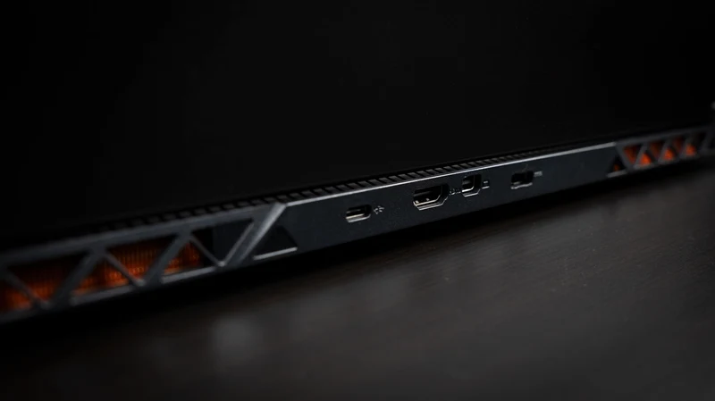 XM-6 17.3" R7-7435 RTX 4060