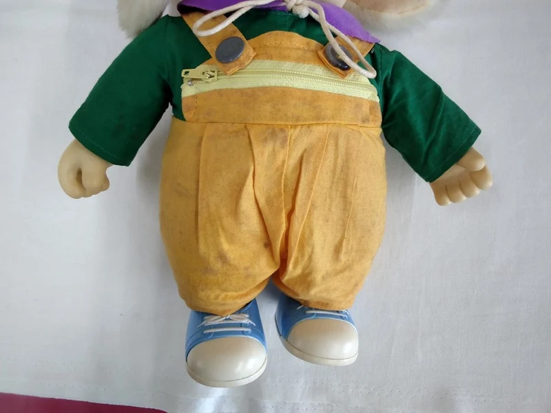 Peluche Takara en vinyle souple vert et gras