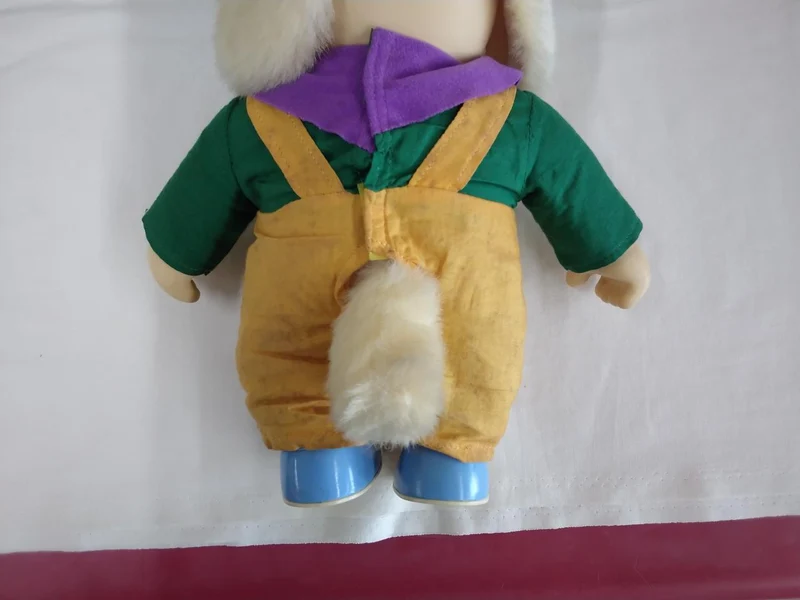 Peluche Takara en vinyle souple vert et gras