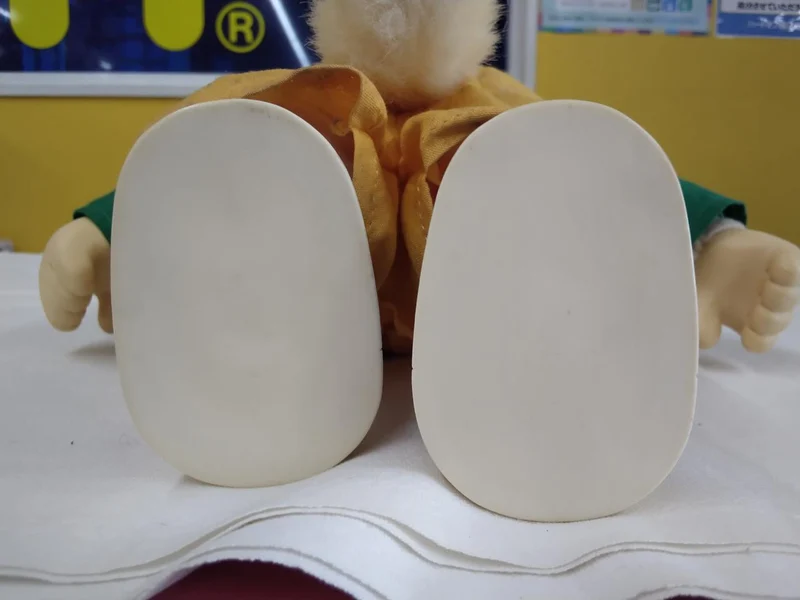 Peluche Takara en vinyle souple vert et gras