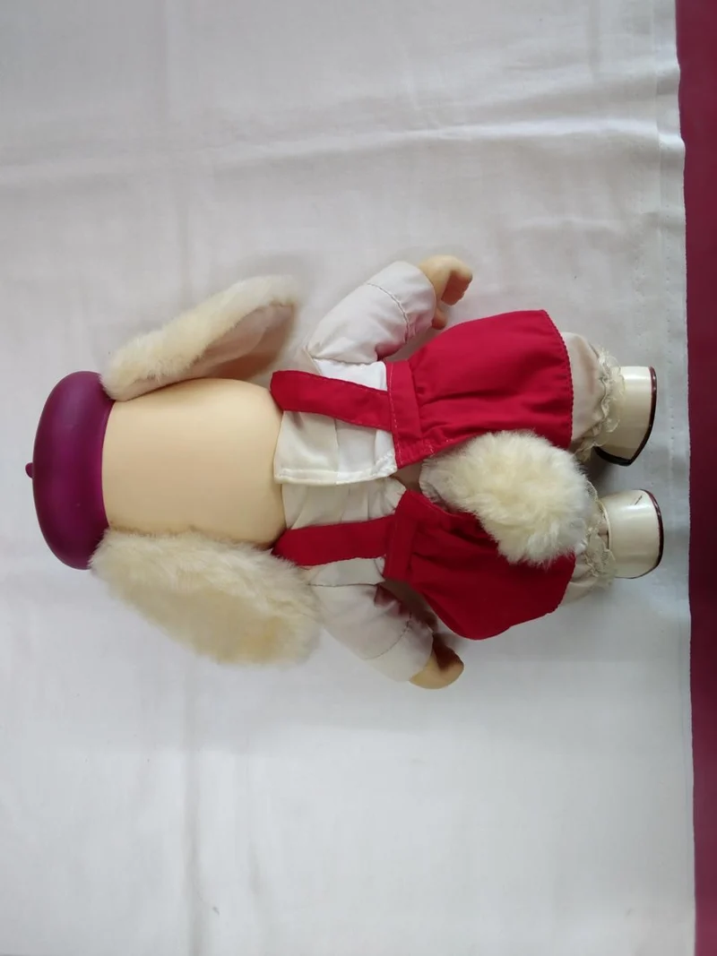 Peluche Takara en vinyle souple vert et gras