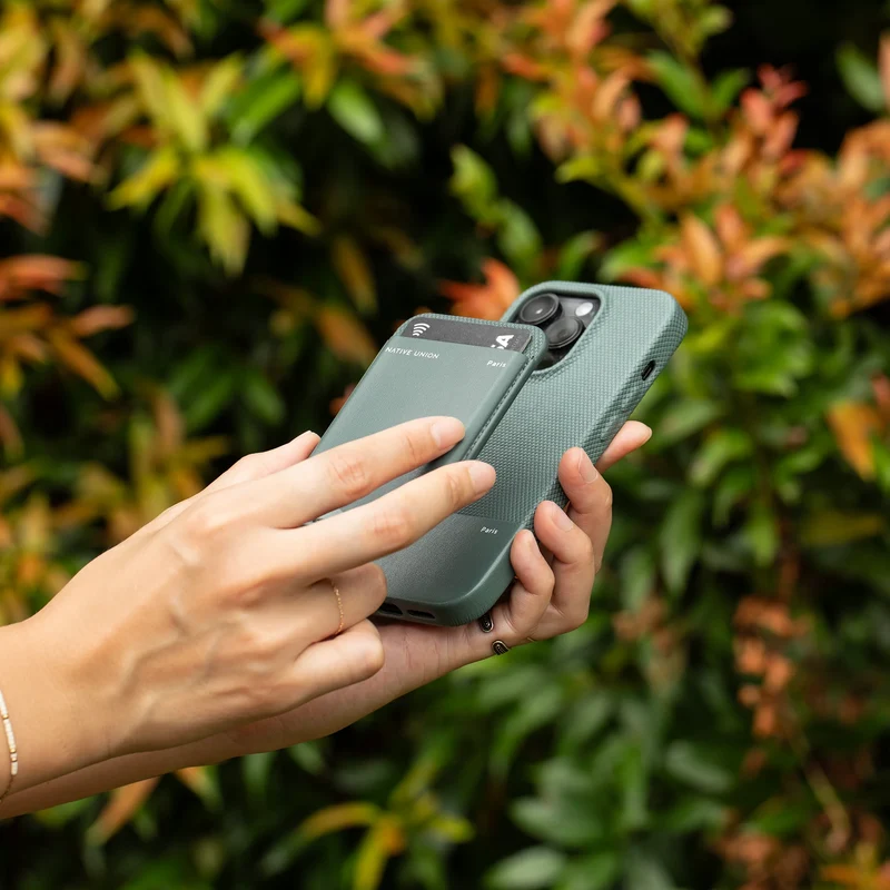 (RE)Classic Case for iPhone 15