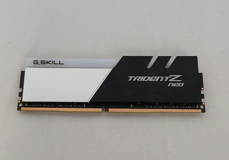 Mémoire de bureau G.SKILL F4-3200C16D-32GTZN