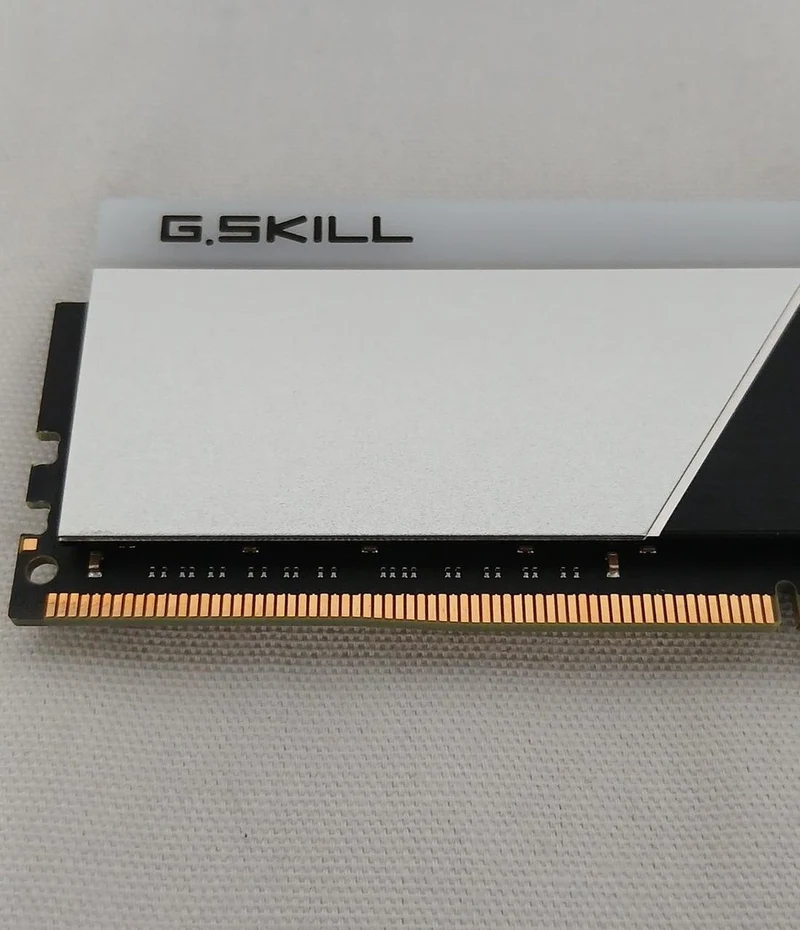 Mémoire de bureau G.SKILL F4-3200C16D-32GTZN