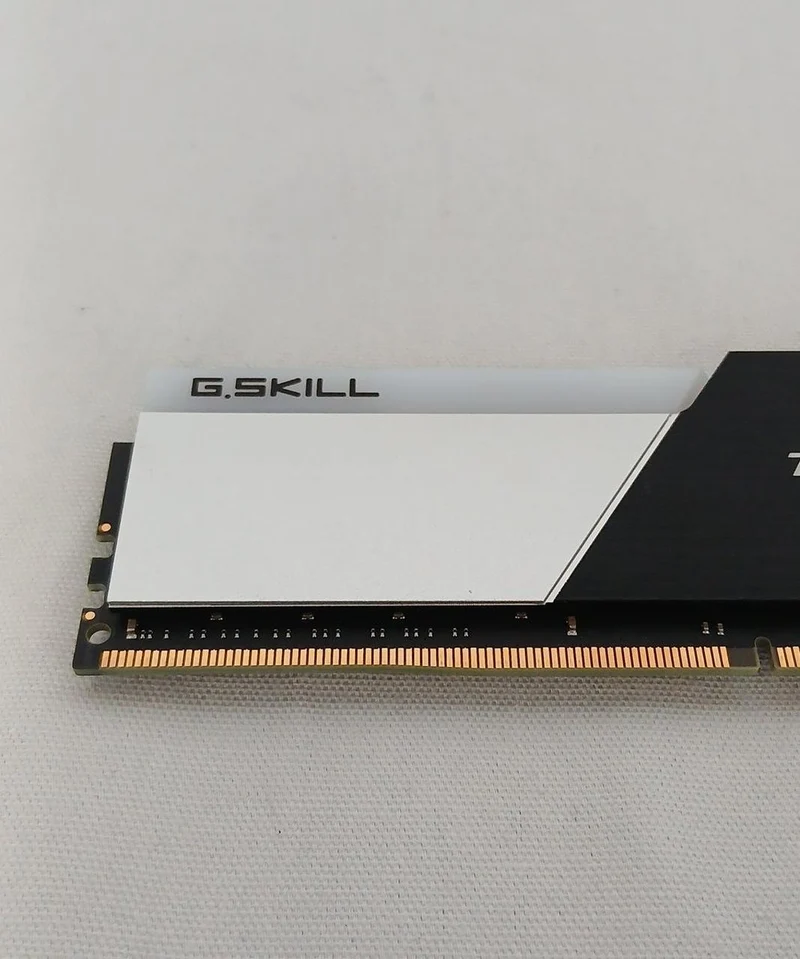 Mémoire de bureau G.SKILL F4-3200C16D-32GTZN