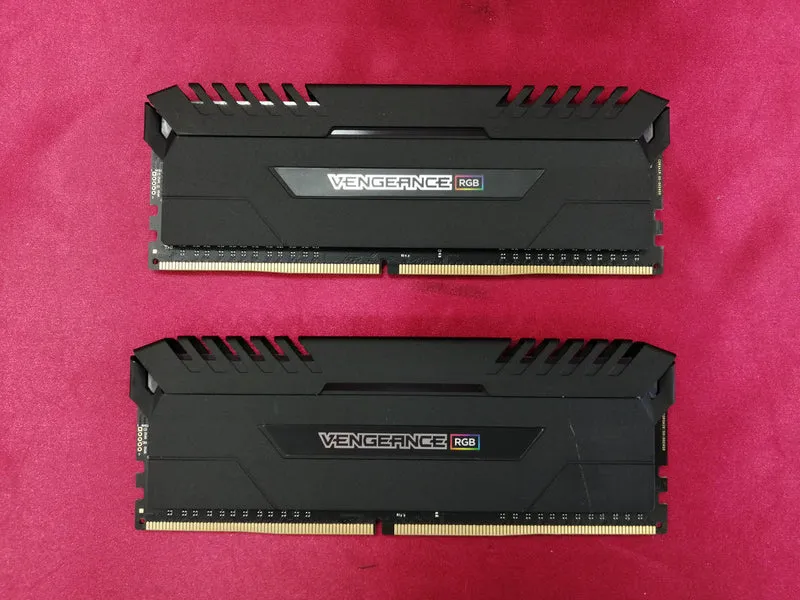Mémoire CORSAIR CMR16GX4M2Z3200C16