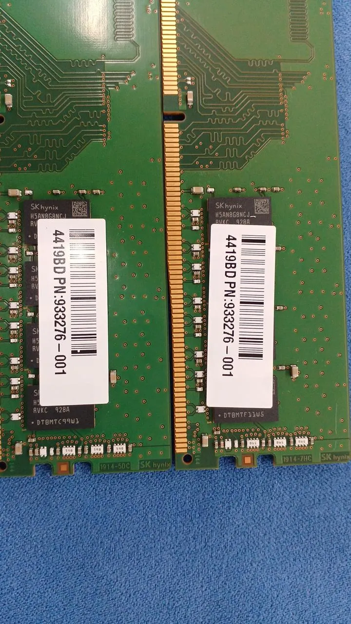 SK HYNIX Memory (2 8GB sticks) HMA81GU6CJR8N-VK