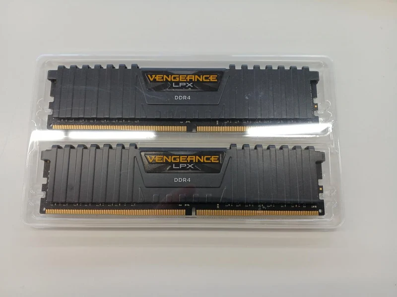 CORSAIR Desktop memory (DDR4/3200) CMK32GX4M2E3200C16