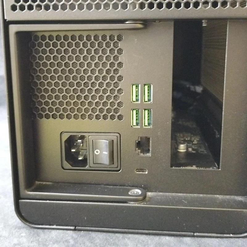 [JUNK] RAZER External GPU Box Core X Chroma RC21-0143