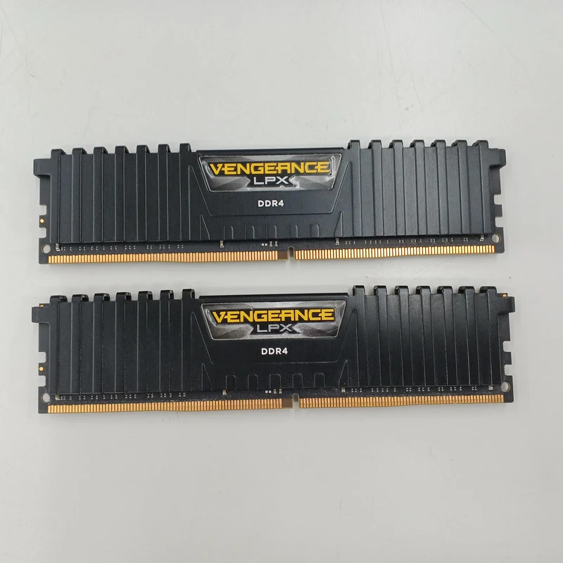 Mémoire CORSAIR DDR4 CMK32GX4M2A2666C16