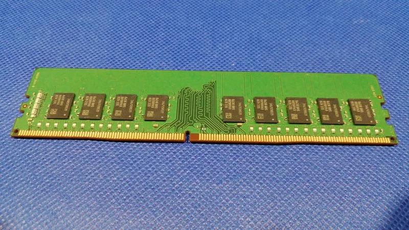 SAMSUNG DDR4 Desktop RAM 16GB x1 M391A2K43BB1-CPBQ