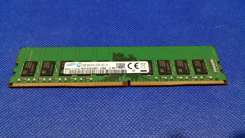 Mémoire vive (RAM) Samsung DDR4 pour ordinateur de bureau, 16 Go x1, M391A2K43BB1-CPBQ