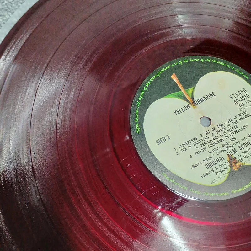 Toshiba THE BEATLES - YELLOW SUBMARINE AP-8610
