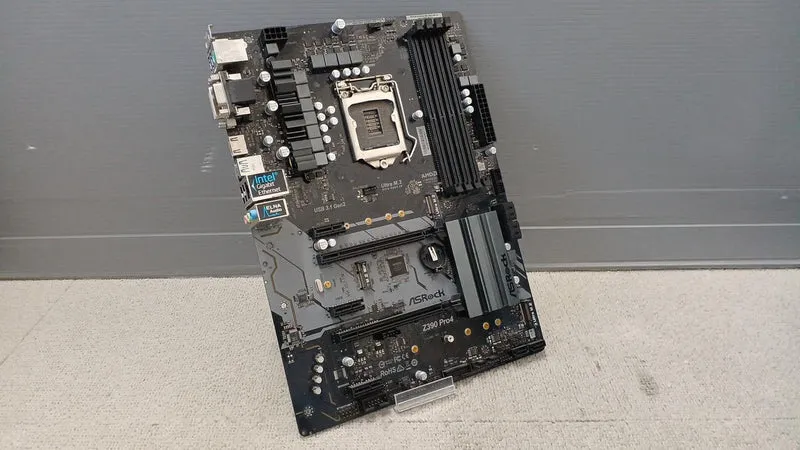 ASROCK Motherboard: Z39 PRO4