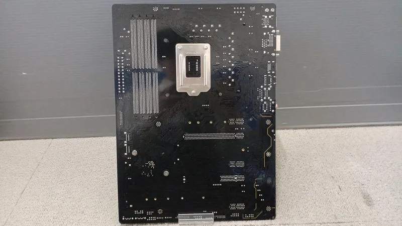 ASROCK Motherboard: Z39 PRO4