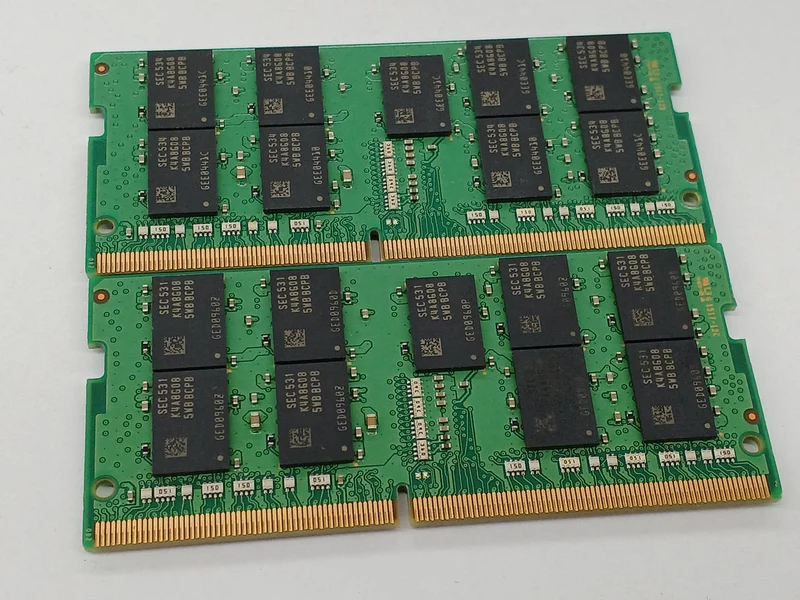 SAMSUNG Pour serveurs (PC4-17000) 16 Go, 2 barrettes M474A2K43BB1-CPBQ