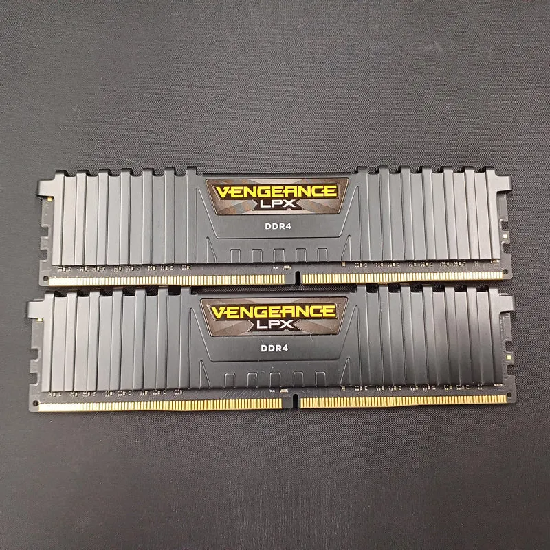CORSAIR Memory CMK16GX4M2A2666C16