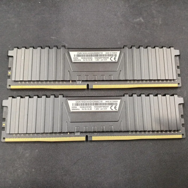 CORSAIR Memory CMK16GX4M2A2666C16