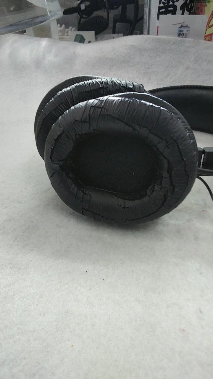 SONY Monitor headphones MDR-7506 (ear pads deteriorated)