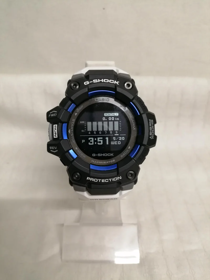 CASIO G-SHOCK NOIR/BLANC/GBD-100