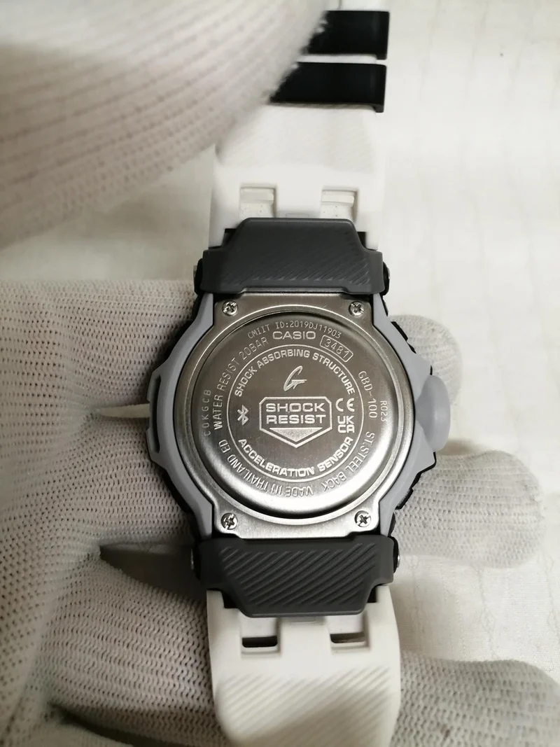 CASIO G-SHOCK NOIR/BLANC/GBD-100