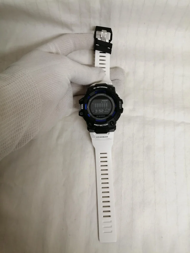 CASIO G-SHOCK NOIR/BLANC/GBD-100