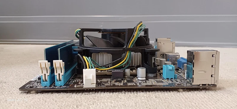 [À DÉCHETER] Carte mère ASUS avec processeur P8B75-M LX PLUS