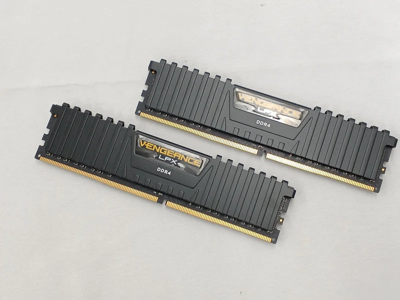 CORSAIR DDR4 Memory (16GB) CMK16GX4M2A2666C16