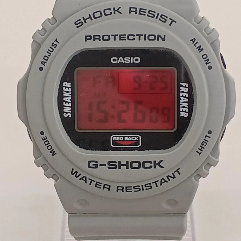 Écran LCD CASIO irrégulier ? Oui DW-5700SF