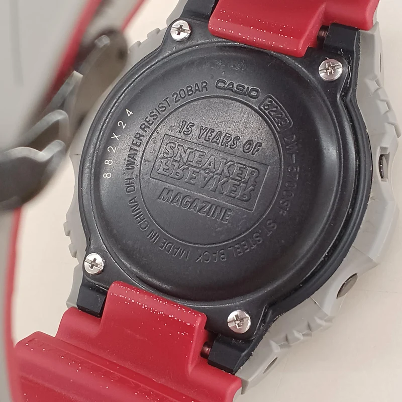 Écran LCD CASIO irrégulier ? Oui DW-5700SF