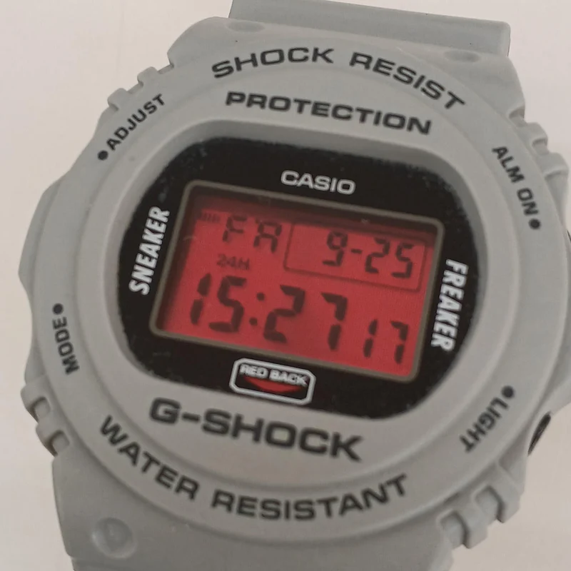 Écran LCD CASIO irrégulier ? Oui DW-5700SF