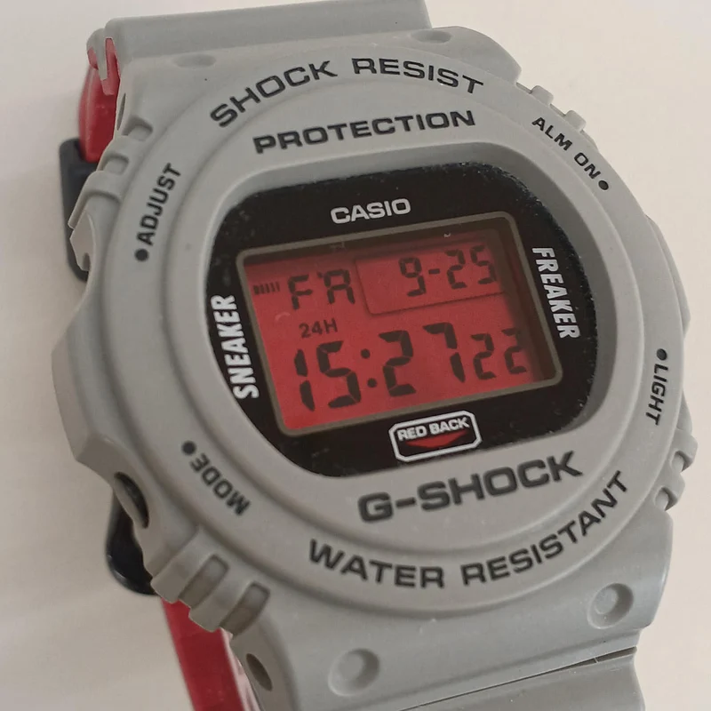 Écran LCD CASIO irrégulier ? Oui DW-5700SF