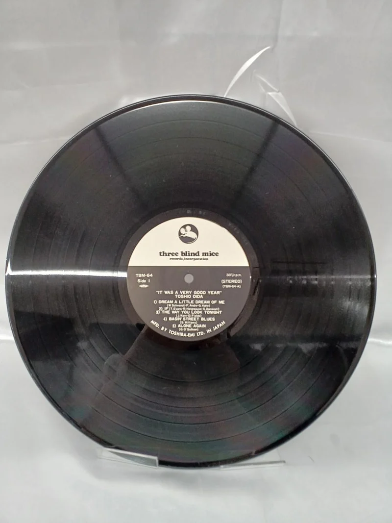 [À DÉCHETER] Disque vinyle THREE BLIND MICE (Rayures mineures) (15) TBM-64 TOSHIO OIDA IT WAS A VE