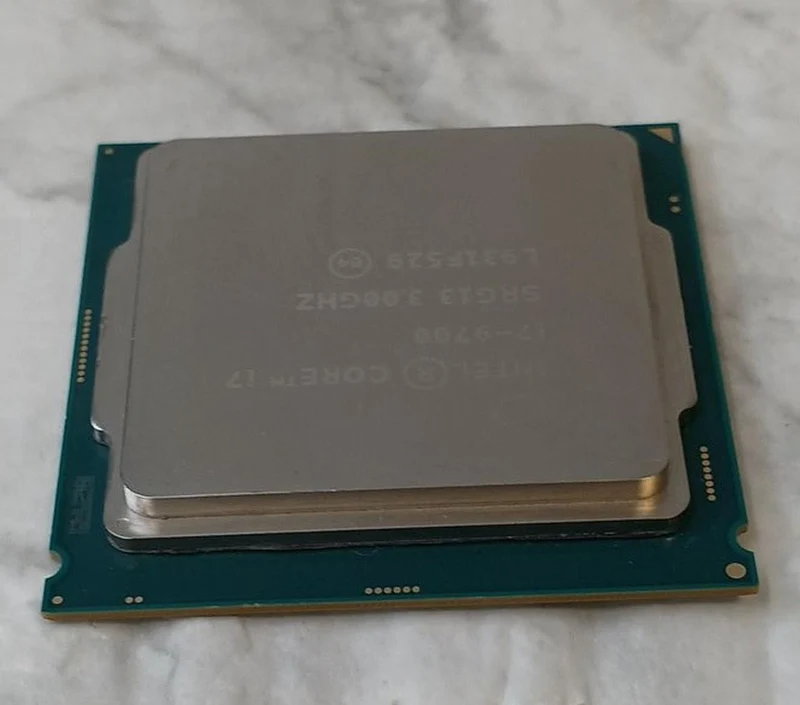 Intel Core i7-9700 CPU