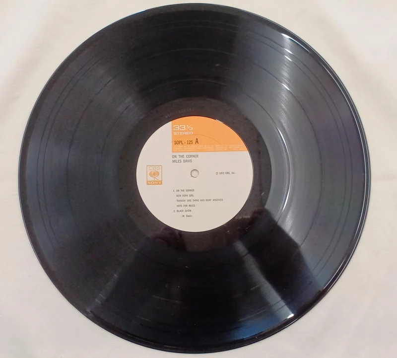 Disque SONY AU COIN DE LA RUE