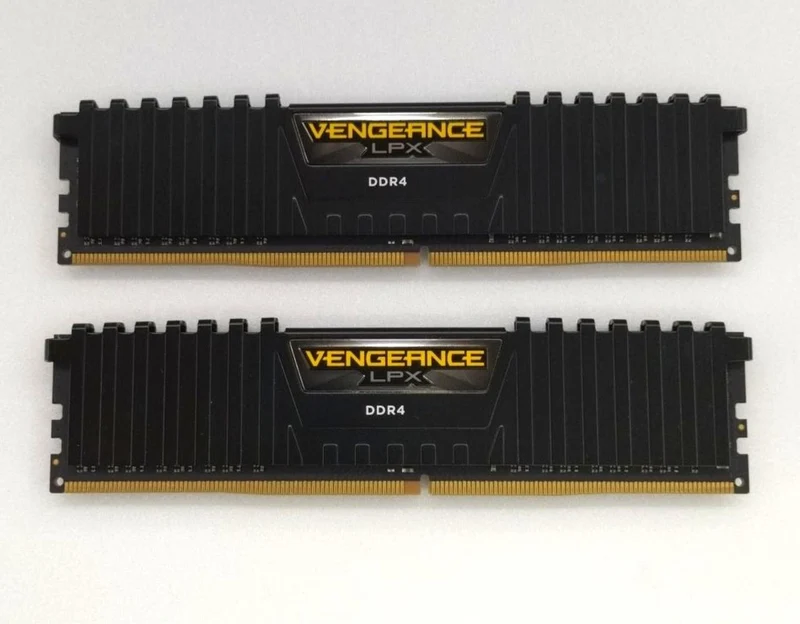Kit de mémoire CORSAIR à 2 disques CMK16GX4M2B3200C16