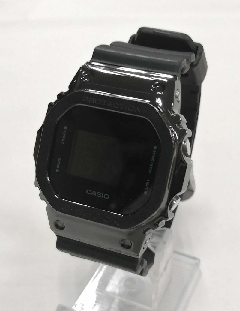 CASIO G-SHOCK GM5600SERIES GM-5600UB / Signes d'utilisation