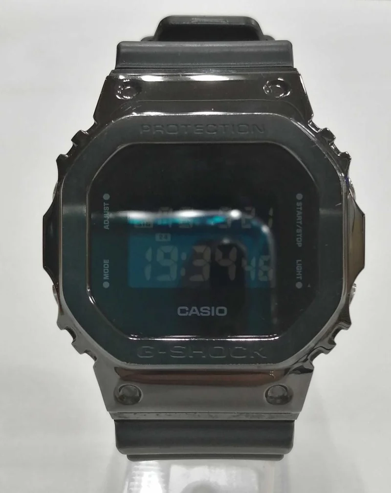 CASIO G-SHOCK GM5600SERIES GM-5600UB / Signes d'utilisation