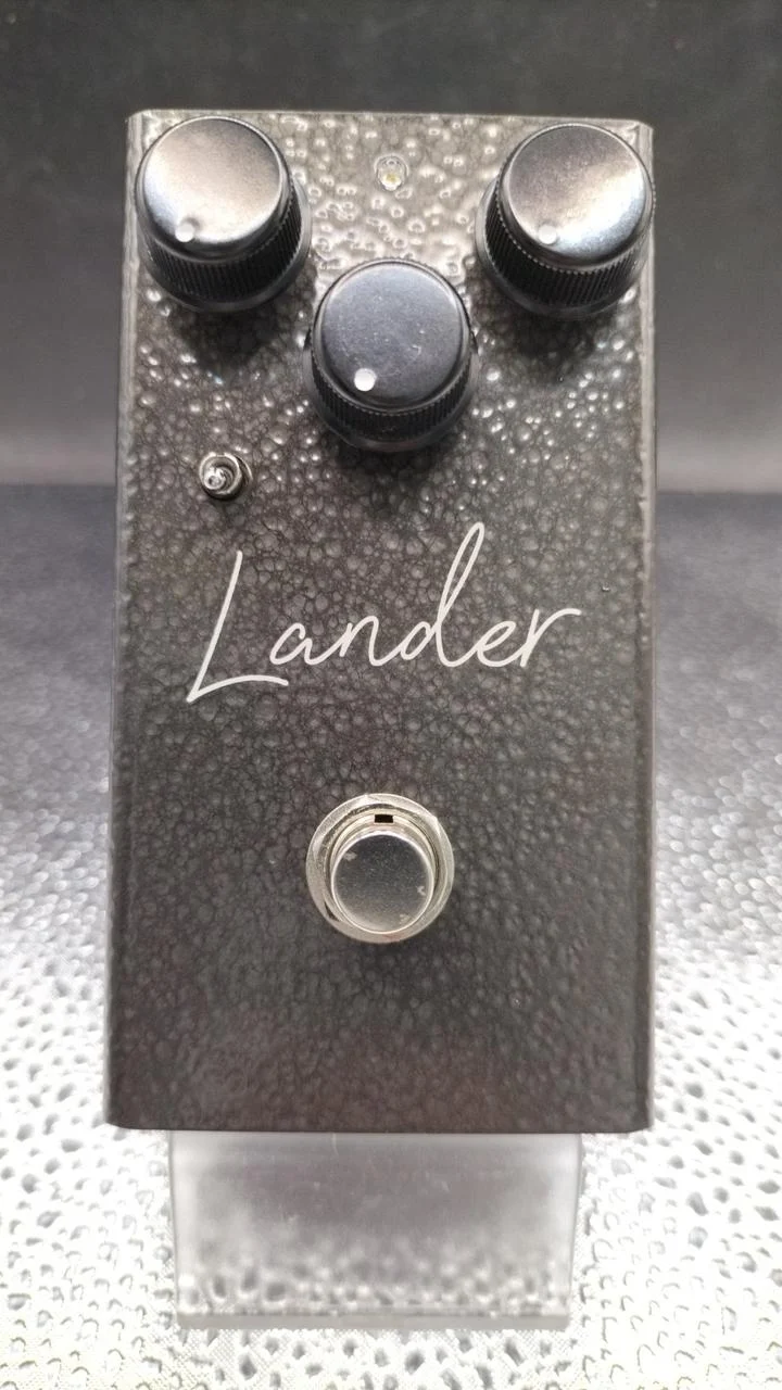 VIRTUES Effects pedal: LANDER CULT LIMITED ISS.3