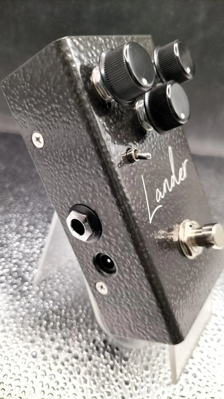 VIRTUES Effects pedal: LANDER CULT LIMITED ISS.3