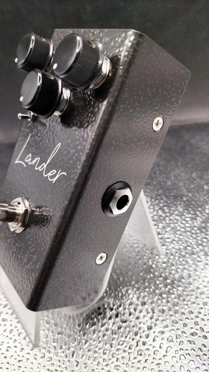 VIRTUES Effects pedal: LANDER CULT LIMITED ISS.3