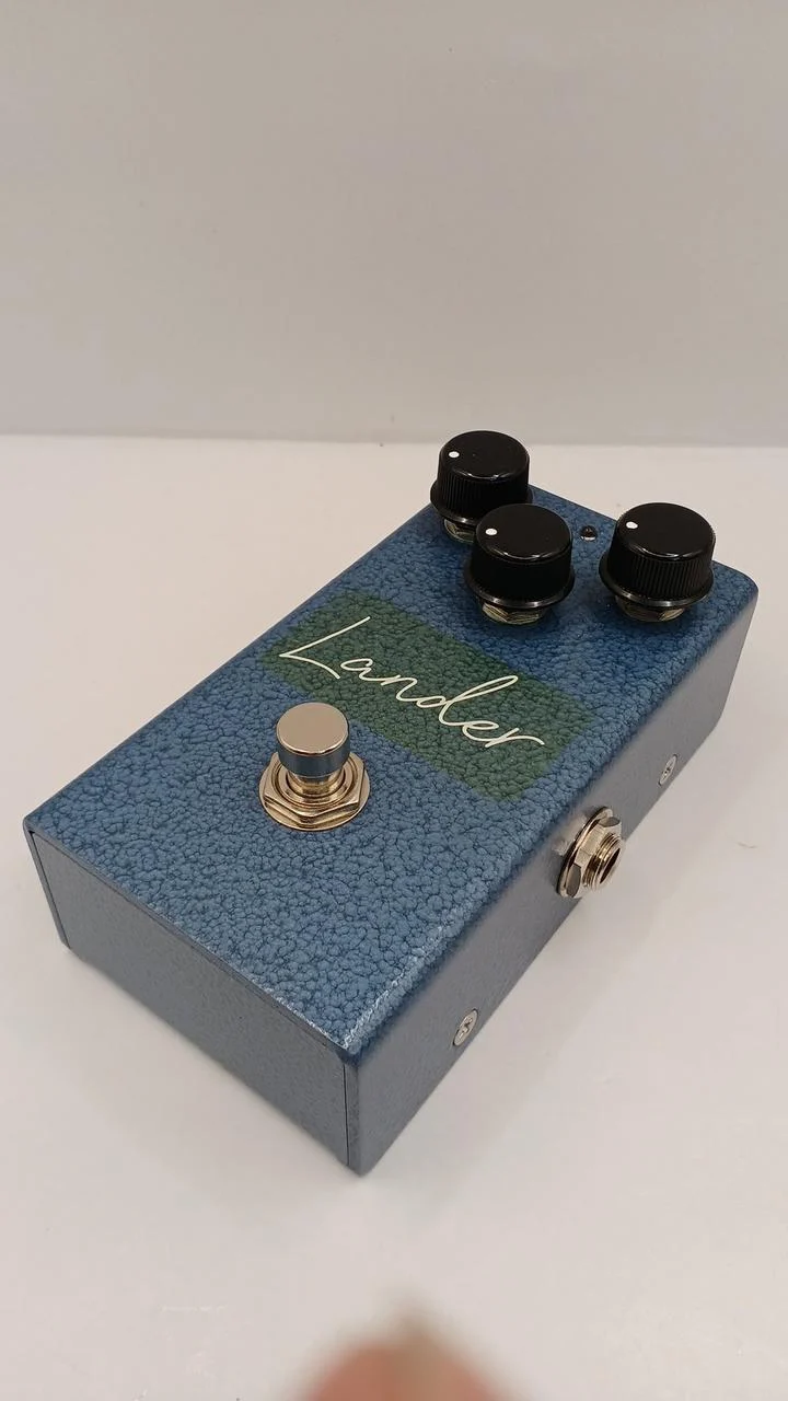 VIRTUES Effects pedal: LANDER CULT LIMITED ISS.2
