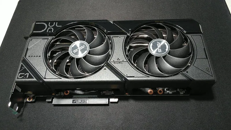 Carte graphique ASUS : DUAL-RX7700XT-O12G