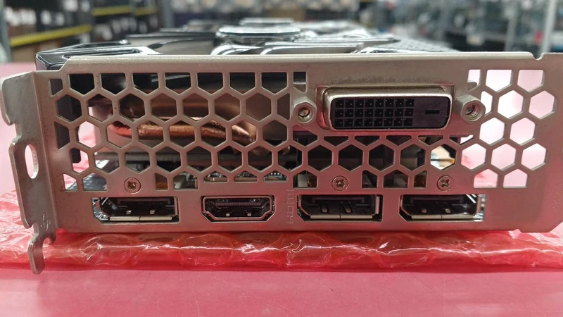 PALIT Graphics Board: NE62070015P2-1062A