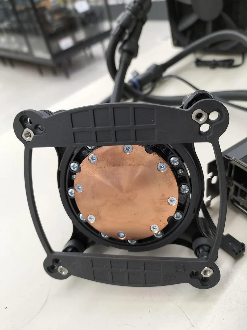 Carte graphique MSI GTX1080TI avec refroidissement liquide HYDROGEN